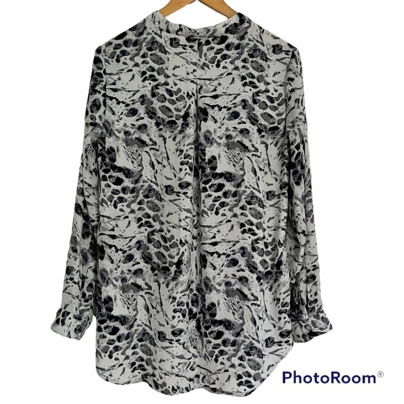 RW & CO. Animal print blouse. Long sleeve long torso tunic top Subtle Sexy Large - Picture 2 of 10